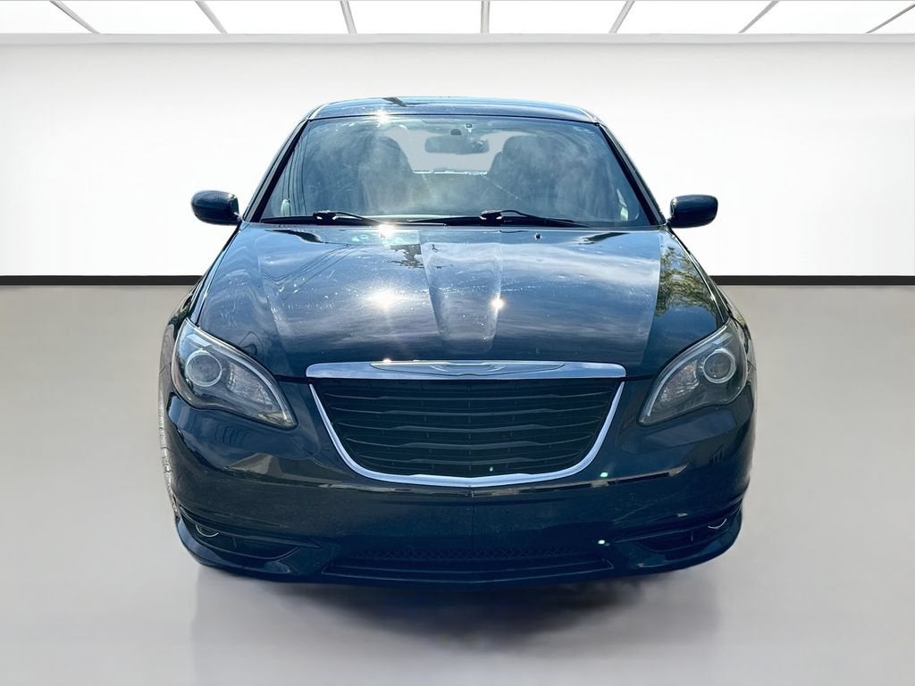 Used 2013 Chrysler 200 Limited with VIN 1C3CCBCG0DN595499 for sale in Muncie, IN