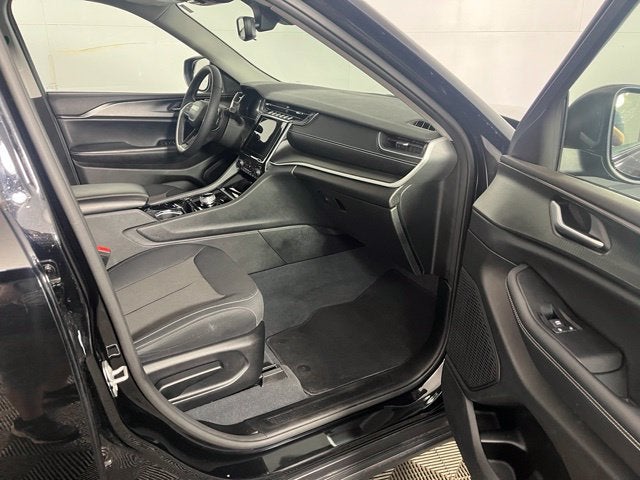 2023 Jeep Grand Cherokee L Laredo 4x4