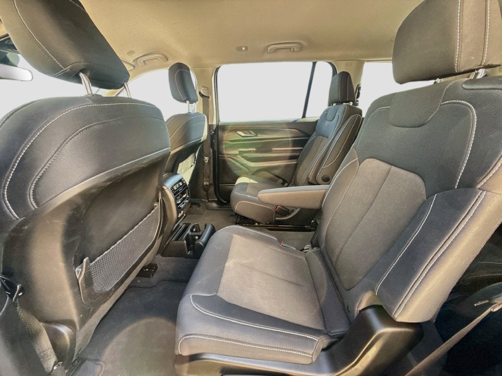 2023 Jeep Grand Cherokee L Laredo 4x4
