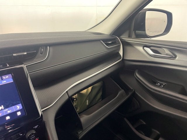 2023 Jeep Grand Cherokee L Laredo 4x4