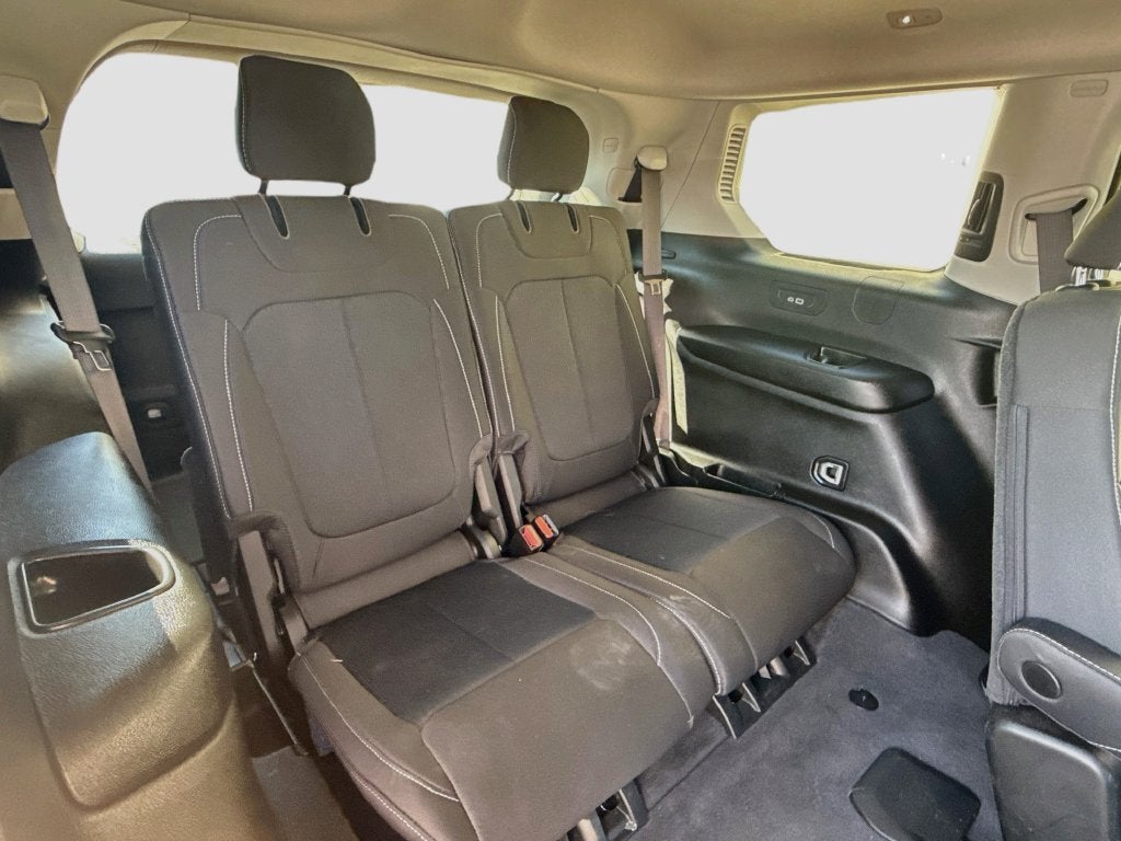 2023 Jeep Grand Cherokee L Laredo 4x4