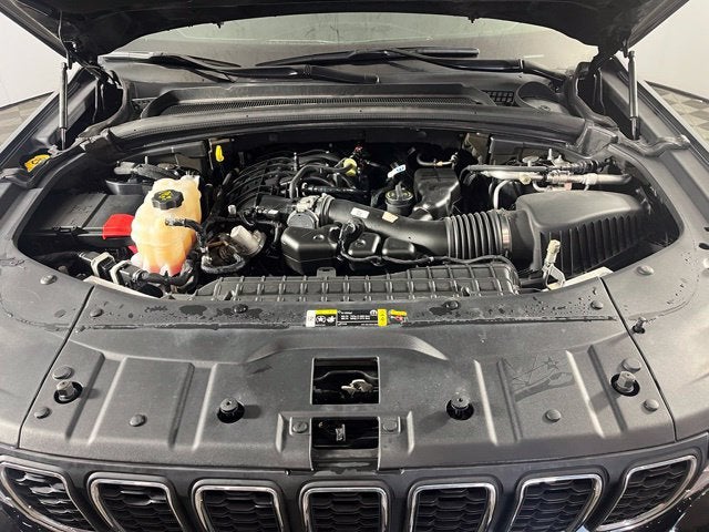 2023 Jeep Grand Cherokee L Laredo 4x4