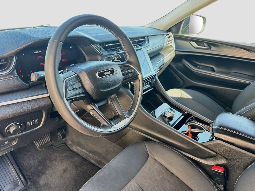 2023 Jeep Grand Cherokee L Laredo 4x4