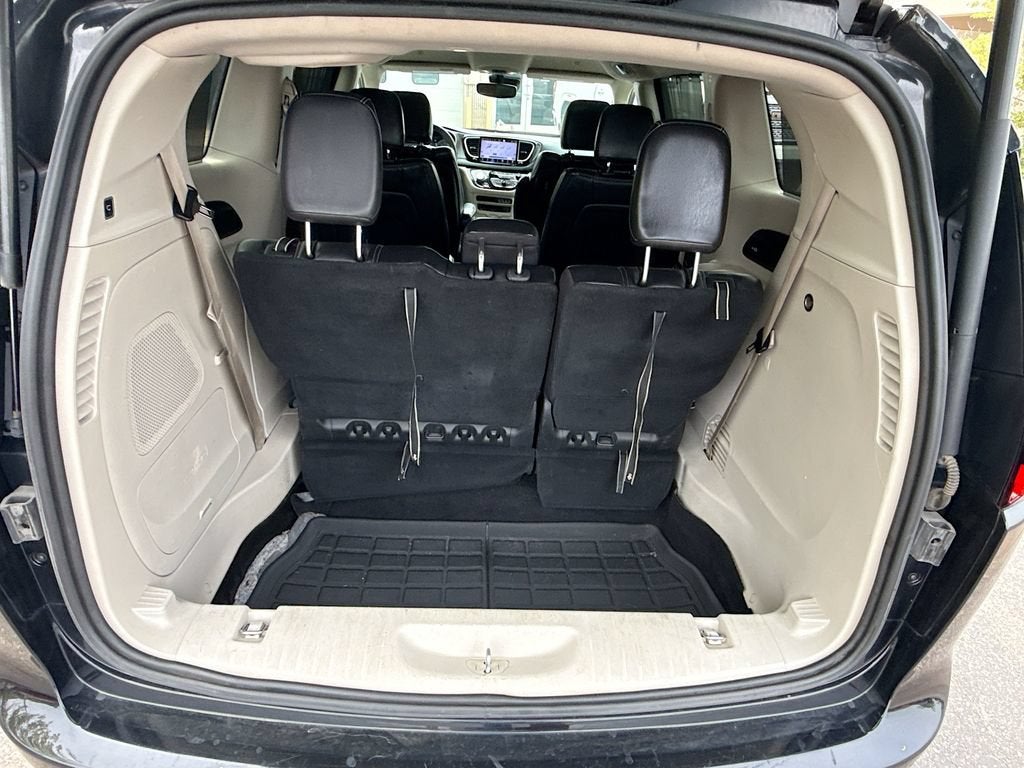 2022 Chrysler Pacifica Touring L