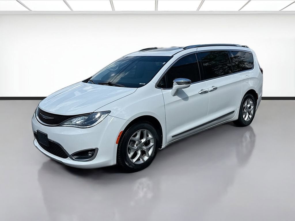 2020 Chrysler Pacifica Limited's photo