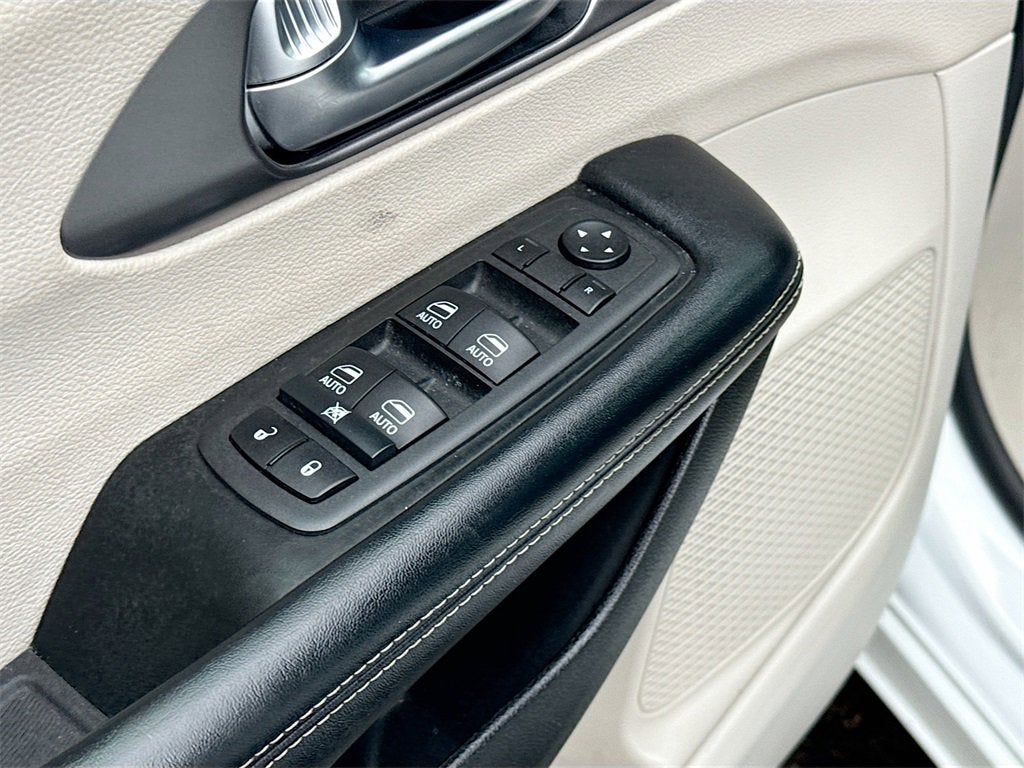 2022 Chrysler Pacifica Hybrid Touring L