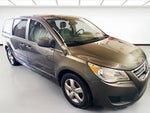 2010 Volkswagen Routan SEL w/Navigation