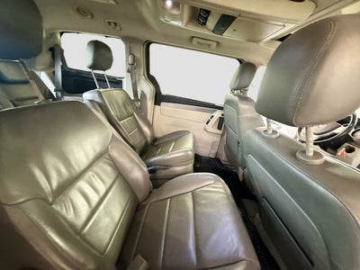 2010 Volkswagen Routan SEL w/Navigation