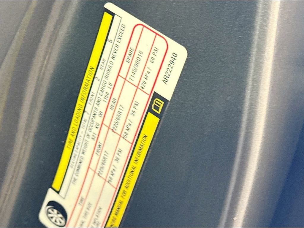 2010 Volkswagen Routan SEL w/Navigation