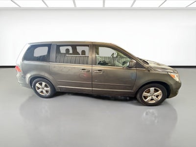 2010 Volkswagen Routan SEL w/Navigation