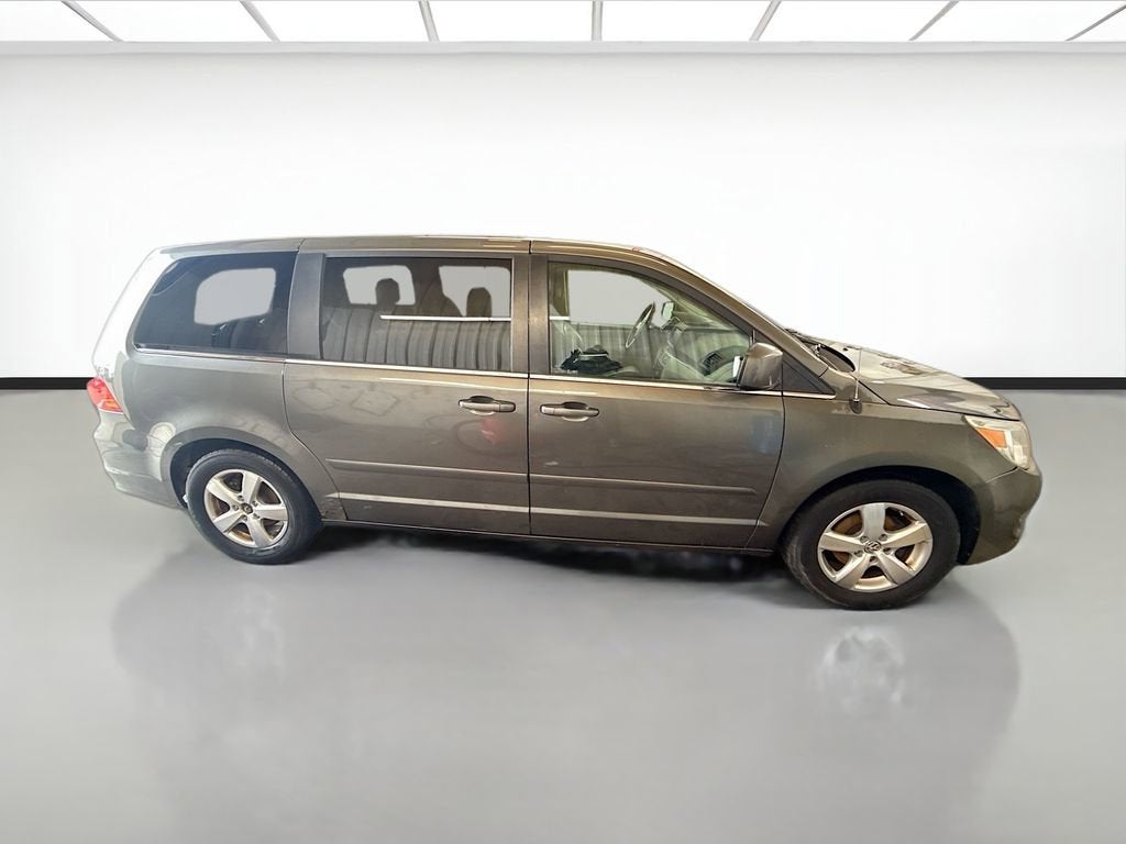 2010 Volkswagen Routan SEL w/Navigation