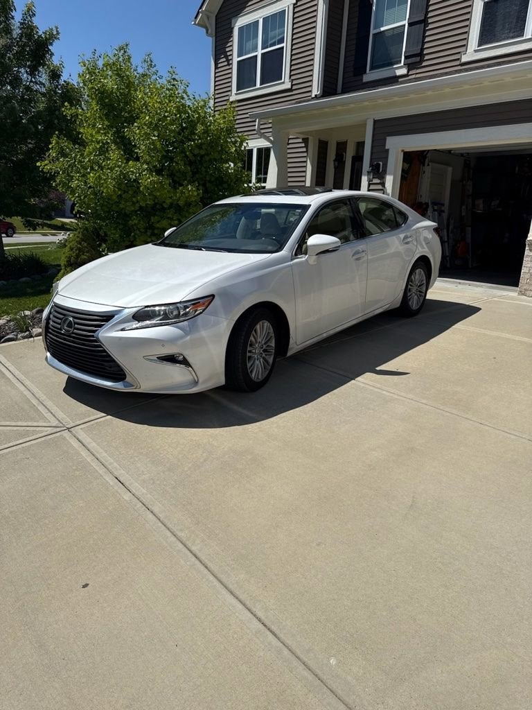 2016 Lexus ES 350 350's photo