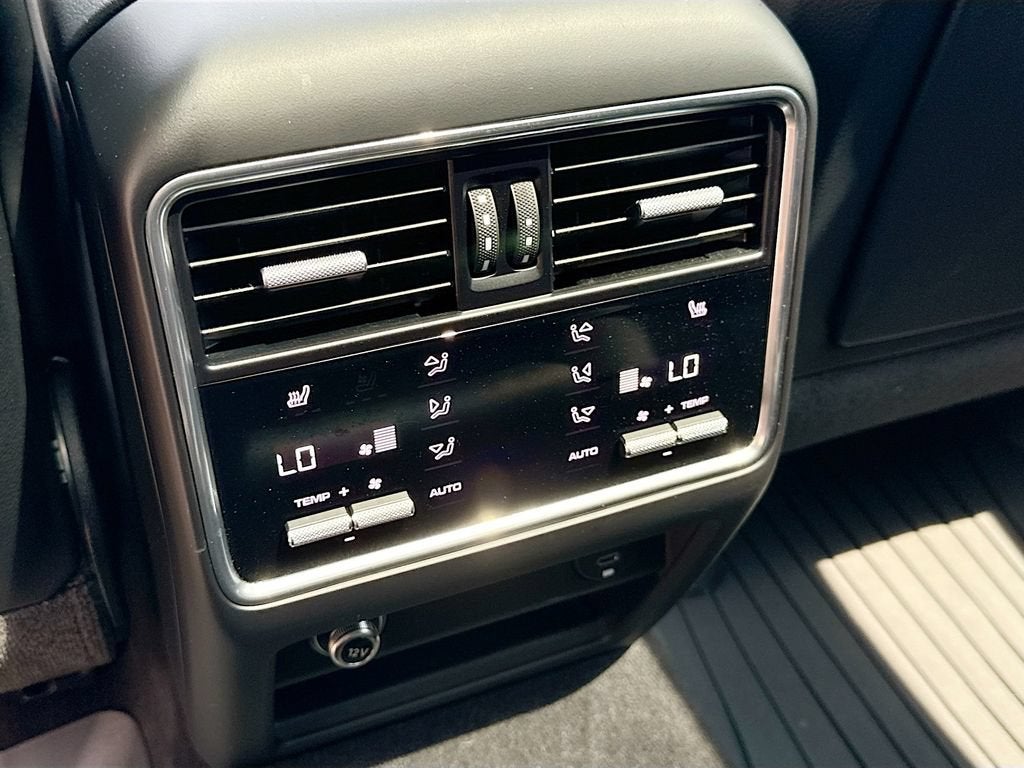 2023 Porsche Cayenne Coupe Platinum Edition