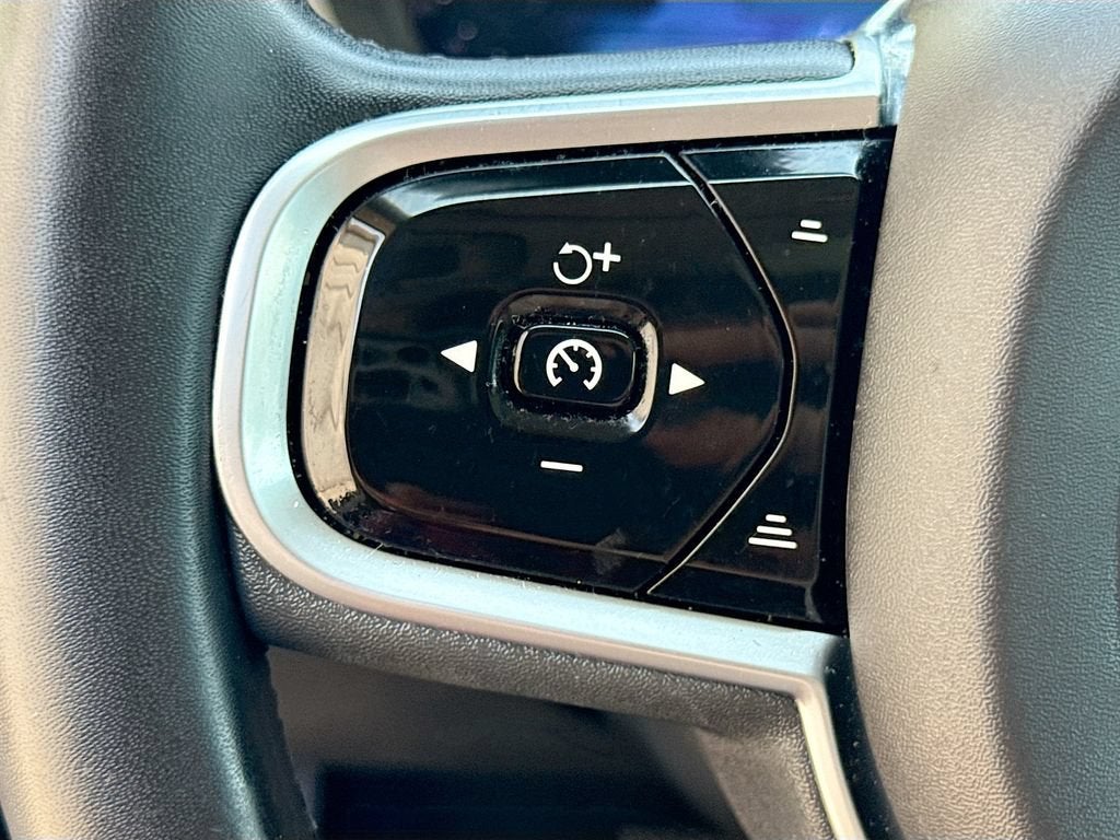 2023 Volvo XC60 Ultimate Bright Theme
