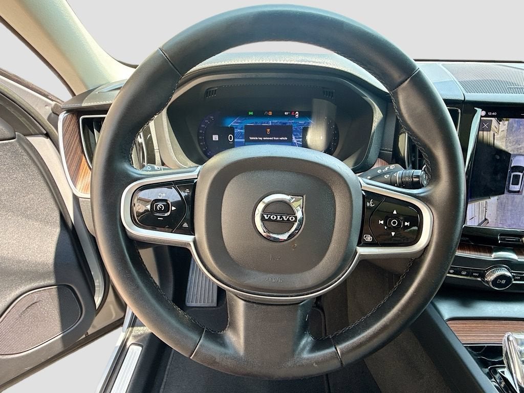 2023 Volvo XC60 Ultimate Bright Theme