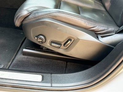 2023 Volvo XC60 Ultimate Bright Theme