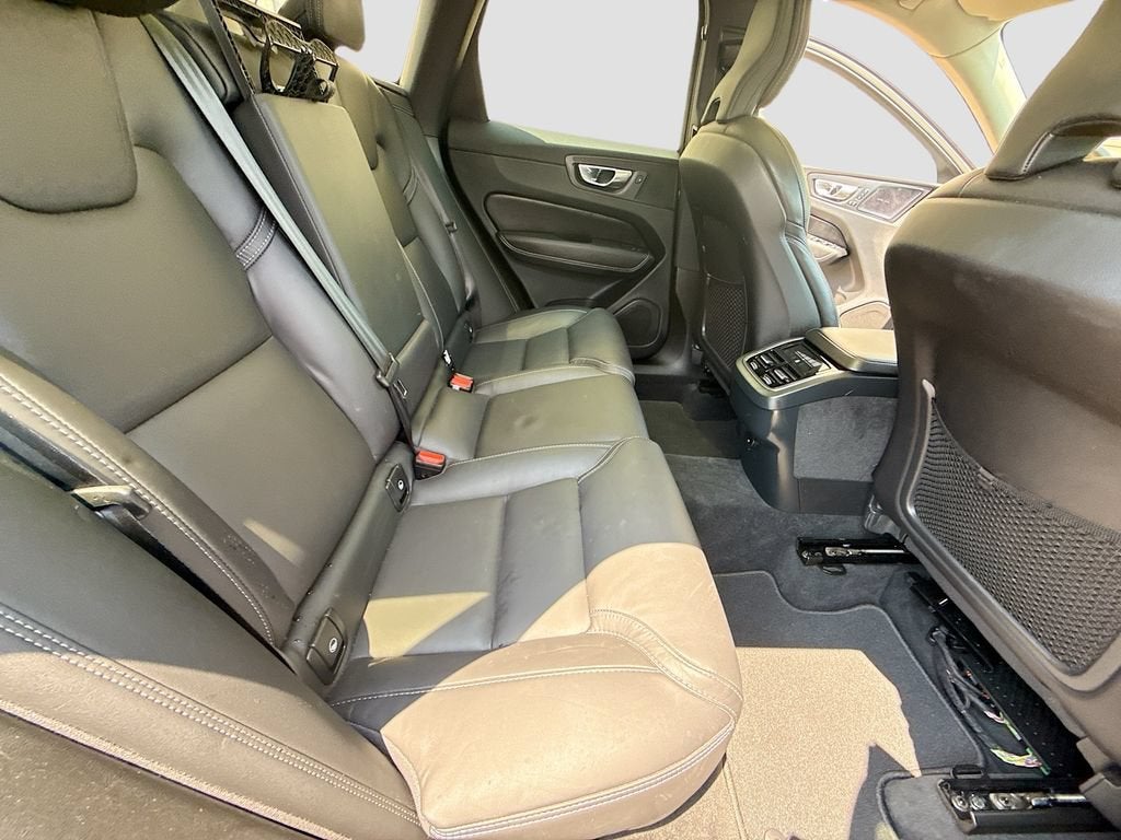 2023 Volvo XC60 Ultimate Bright Theme
